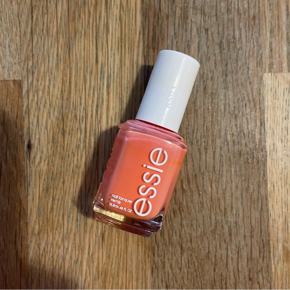 🌟 FREE Add-On Essie Nail Polish
